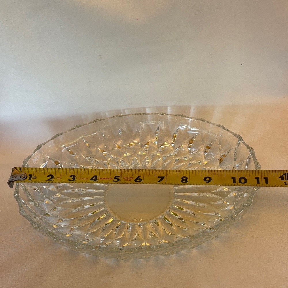 LIKE NEW! STUNNING MIKASA INTRICATE CLEAR GLASS OVAL PLATTER - Picture 5 of 10